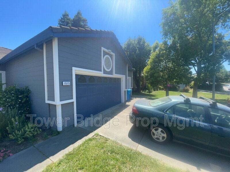 1515 Knight Ct - Photo 3 of 26