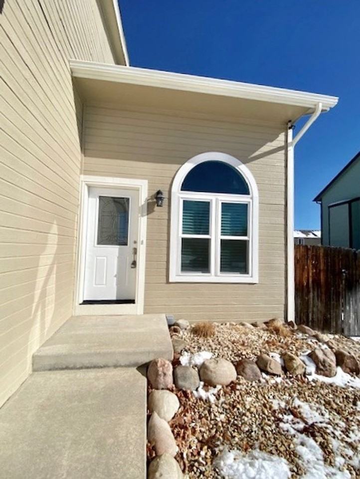 8065 Vectra Dr - Photo 2 of 50