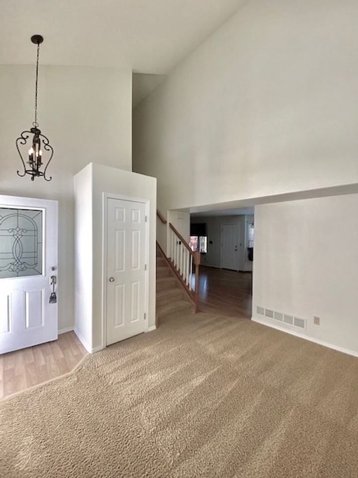 8065 Vectra Dr - Photo 3 of 50