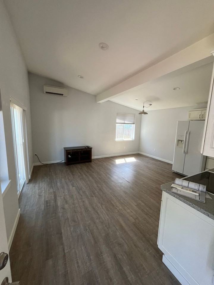 365 N Maple St - Photo 5 of 12