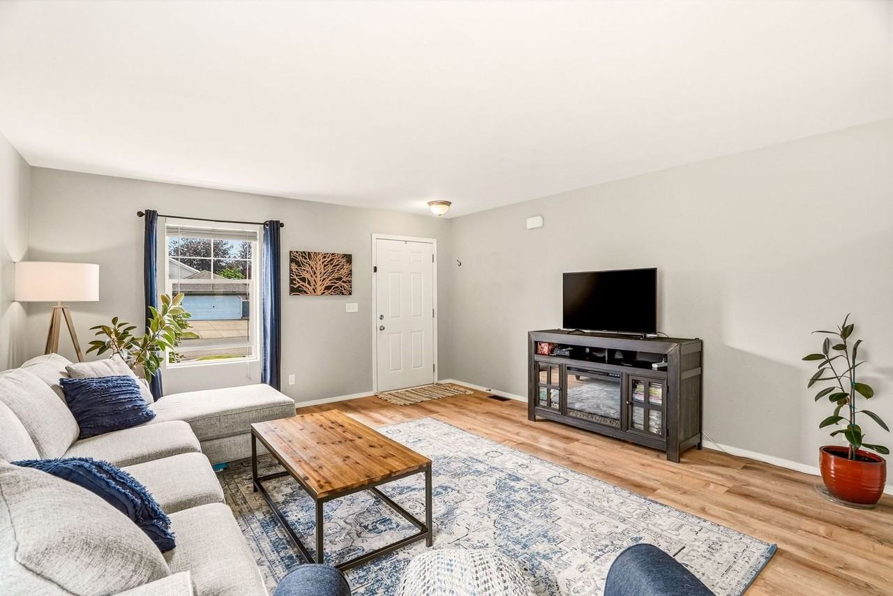 18115 E Mansfield Ave - Photo 2 of 25