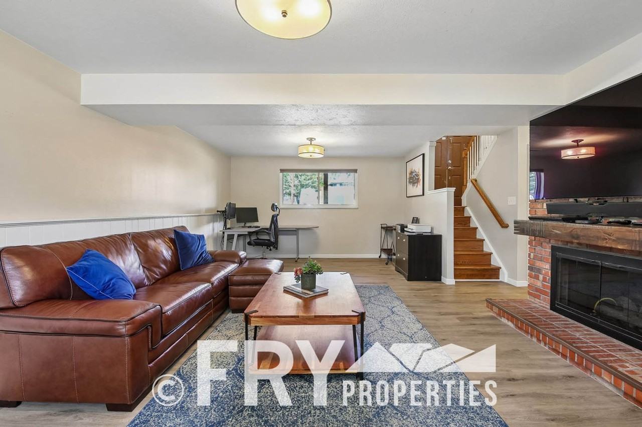 6459 Brentwood St - Photo 4 of 29