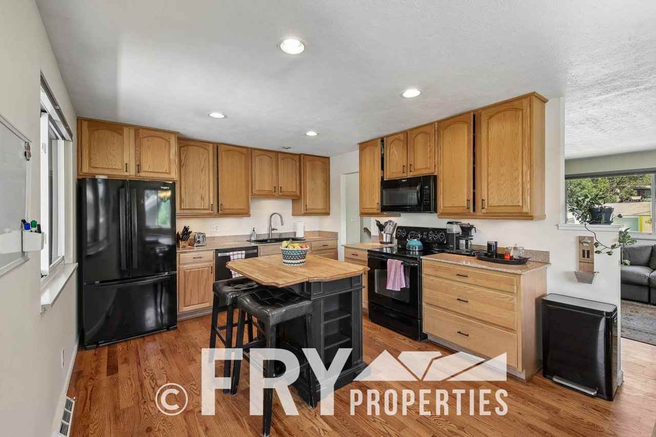 6459 Brentwood St - Photo 7 of 29