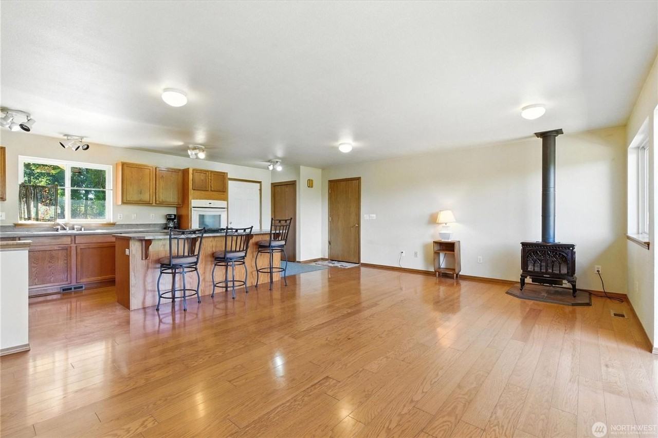 470 E Rasor Rd - Photo 3 of 16