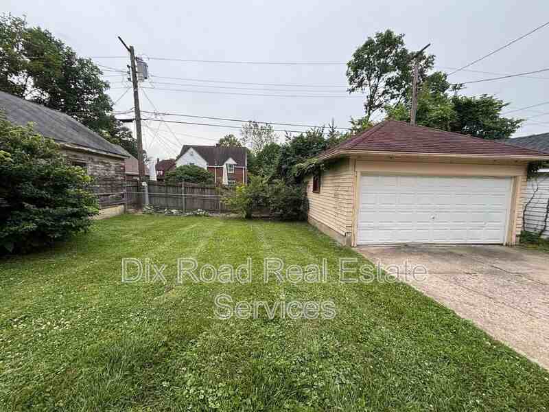 426 Otterbein Ave - Photo 4 of 28