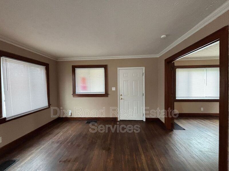 426 Otterbein Ave - Photo 6 of 28