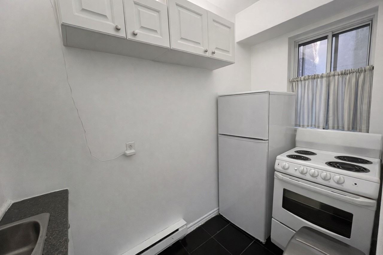 5841 Rue Sherbrooke Ouest #105 - Photo 4 of 6