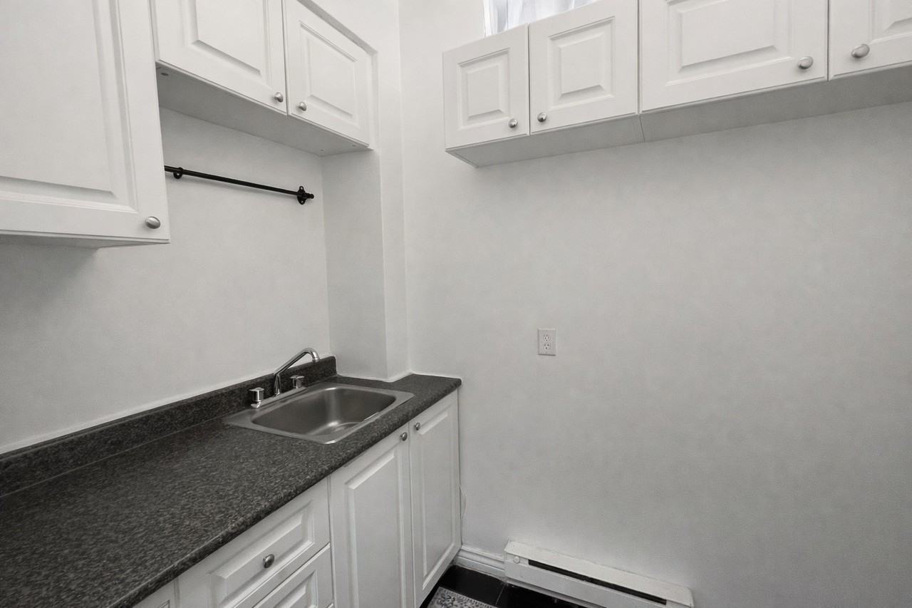 5841 Rue Sherbrooke Ouest #105 - Photo 2 of 6