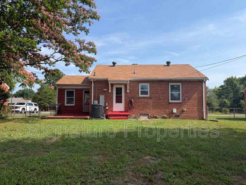 2411 Carlisle Ave - Photo 3 of 18