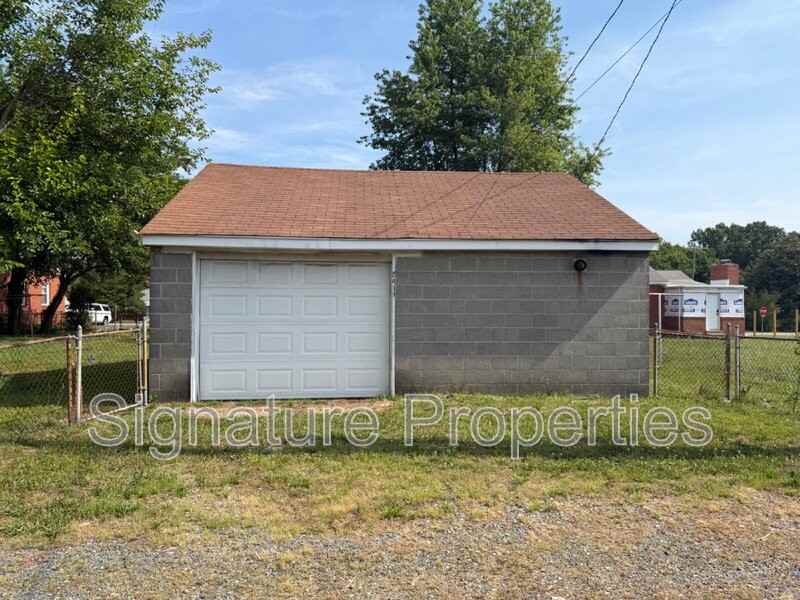 2411 Carlisle Ave - Photo 6 of 18
