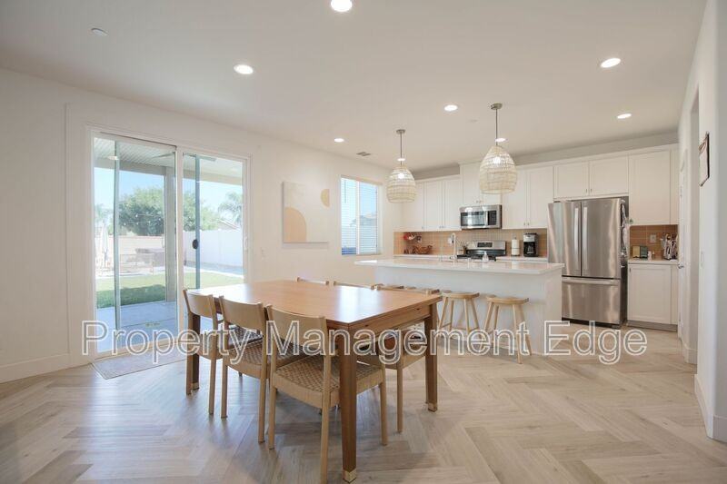 30463 Ridgely Way - Photo 5 of 29