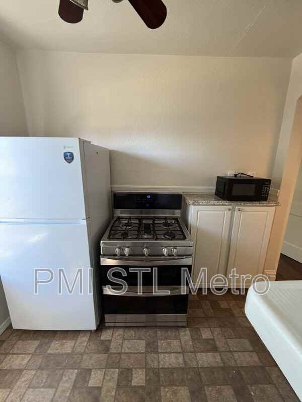 3885 Meramec St #203 - Photo 4 of 5