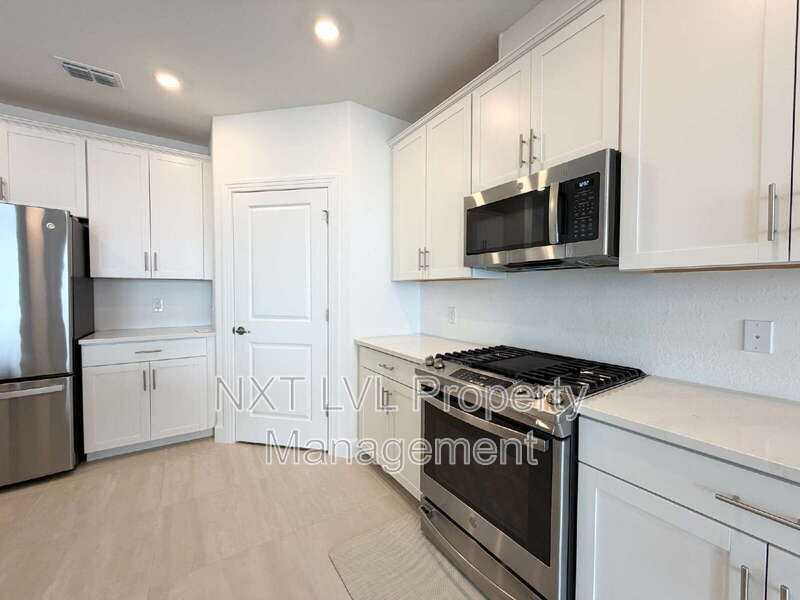 16570 Ridgeview Cir #4111 - Photo 5 of 34