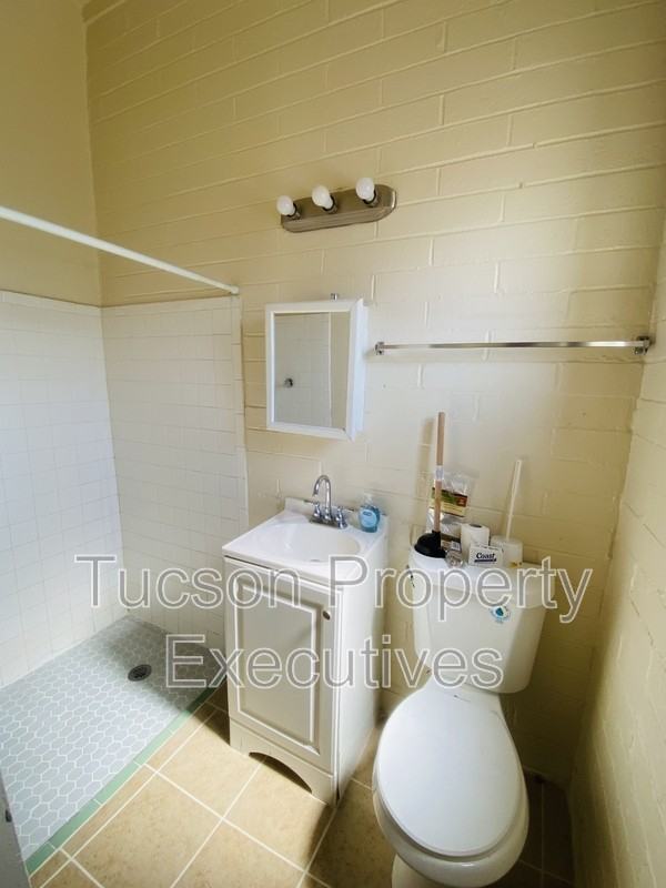 240 W Sahuaro St - Photo 2 of 11