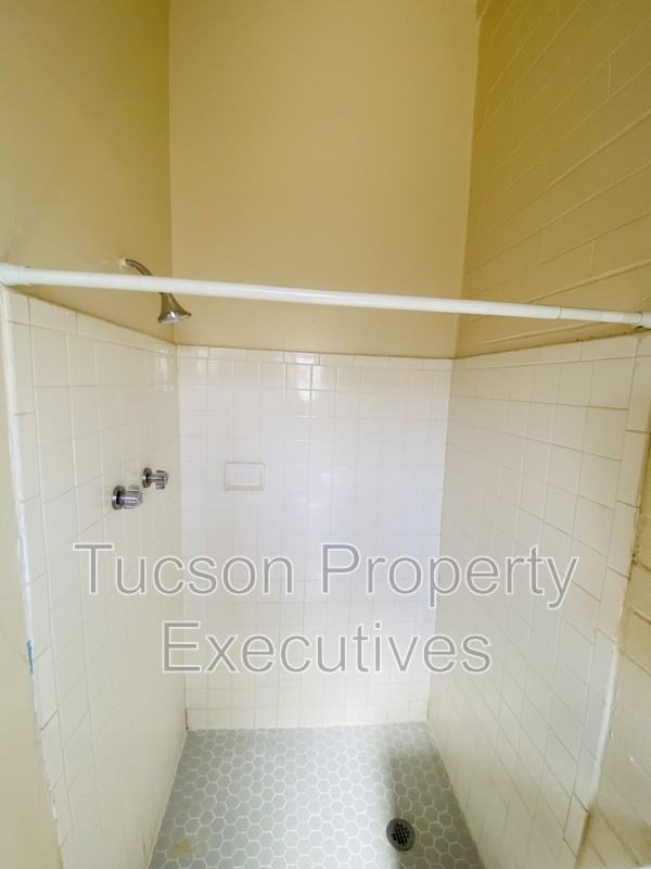 240 W Sahuaro St - Photo 3 of 11