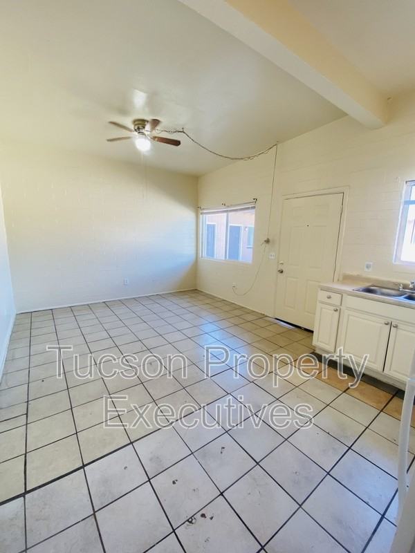 240 W Sahuaro St - Photo 5 of 11