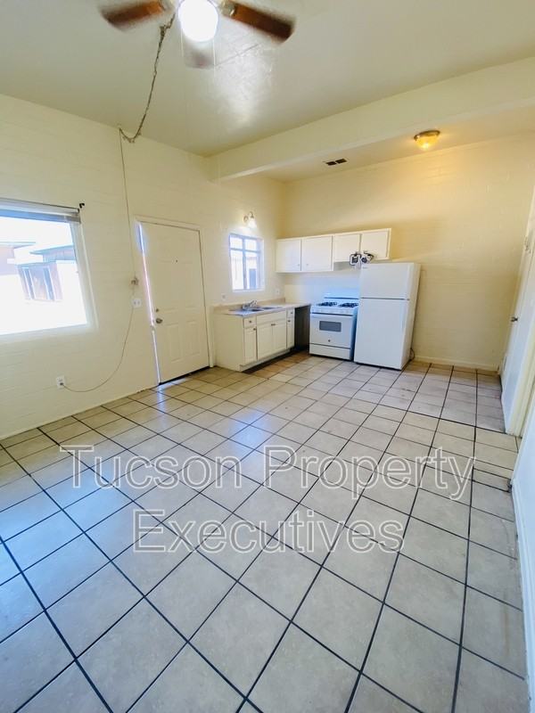 240 W Sahuaro St - Photo 6 of 11