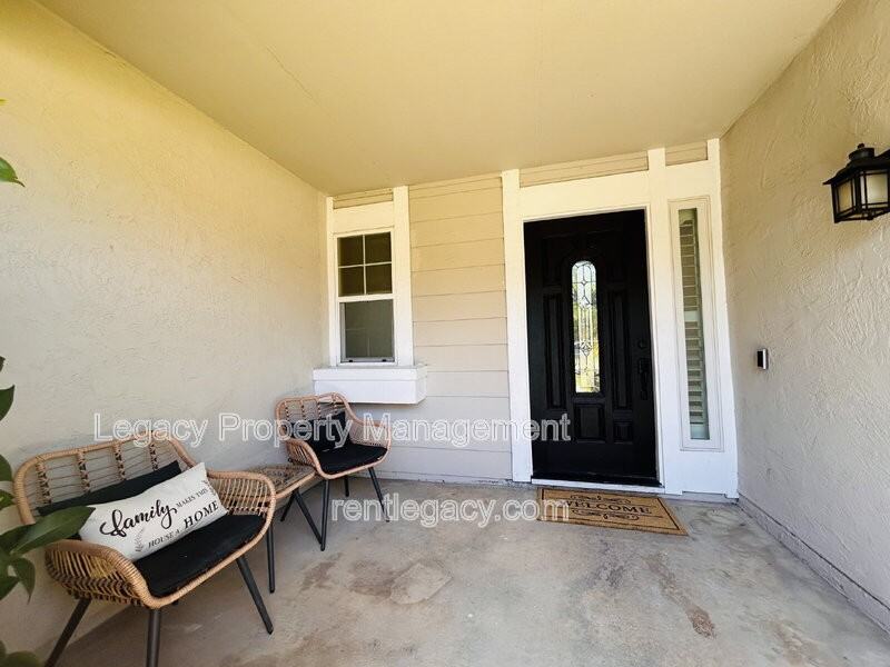 3047 Mill Oak Way - Photo 3 of 32