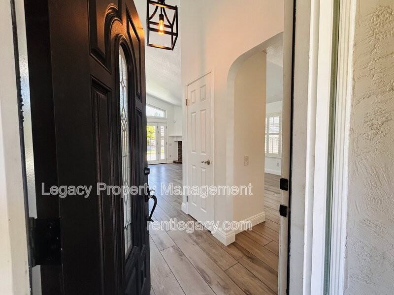 3047 Mill Oak Way - Photo 4 of 32