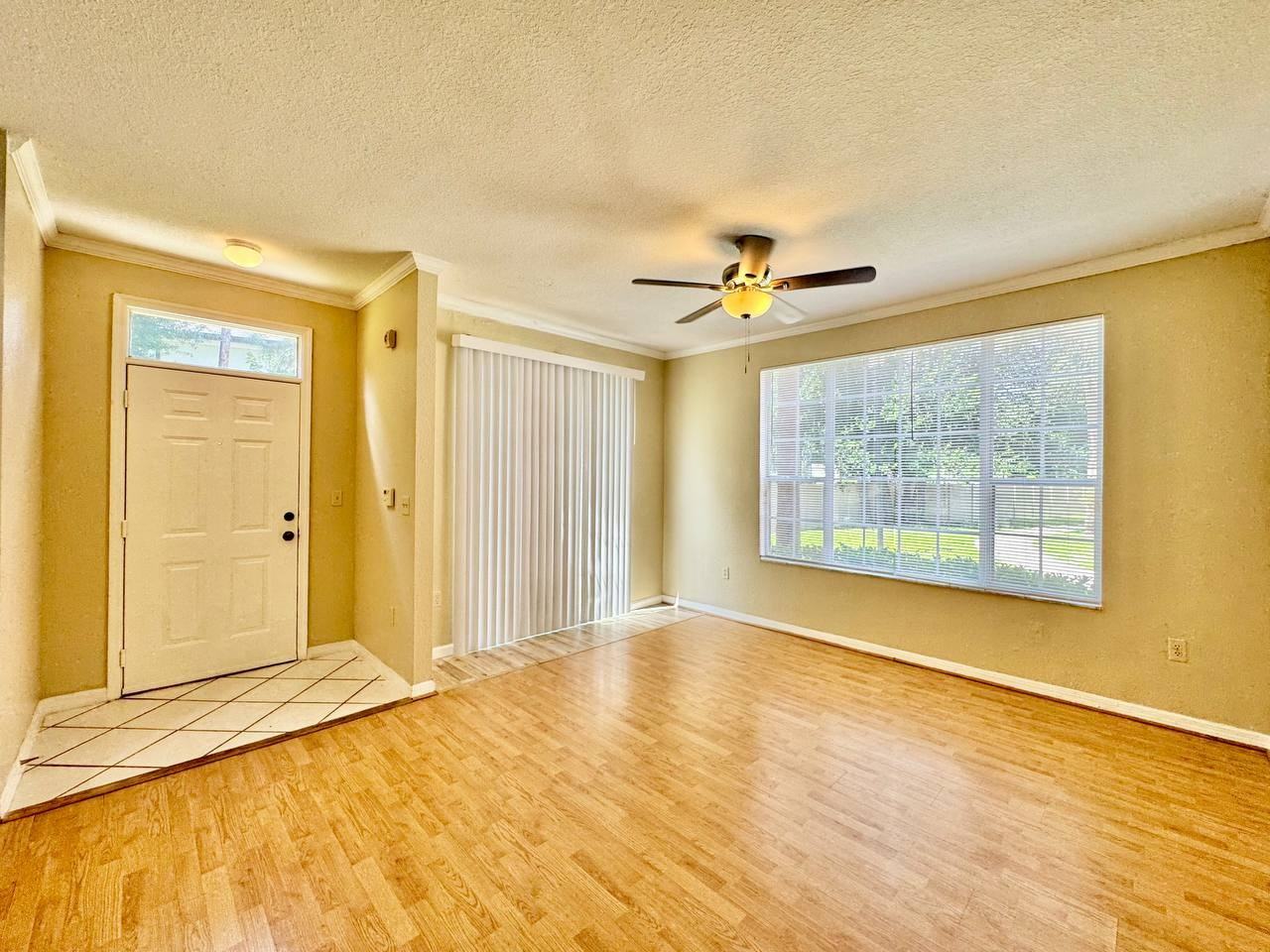 10440 White Lake Ct - Photo 4 of 22