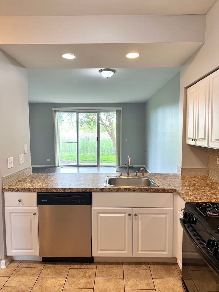 83 Polaris Dr - Photo 2 of 19