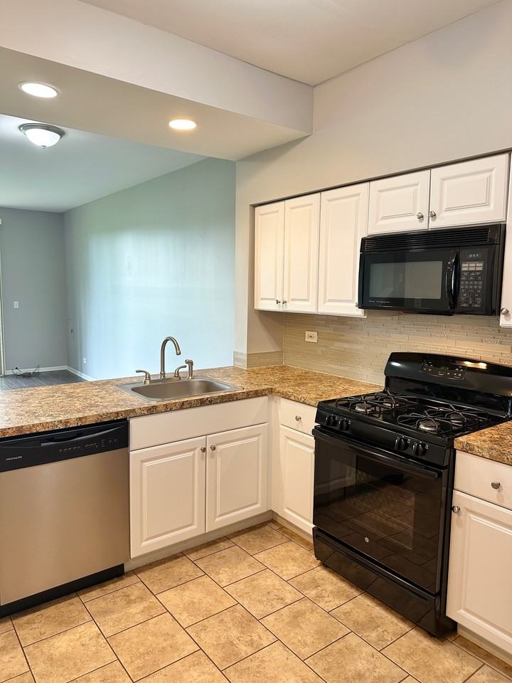 83 Polaris Dr - Photo 3 of 19