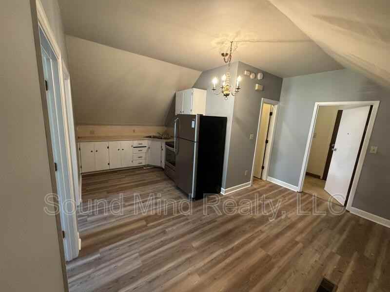 236 N Orange St - Photo 2 of 3