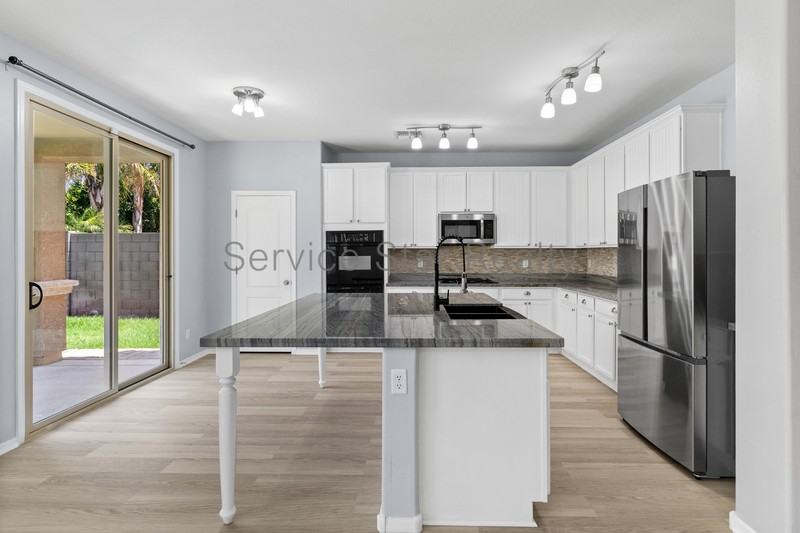 3448 E Merrill Ave - Photo 6 of 33