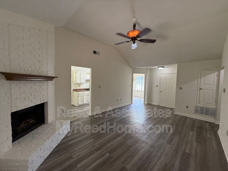 6758 Valerie Dr - Photo 4 of 13