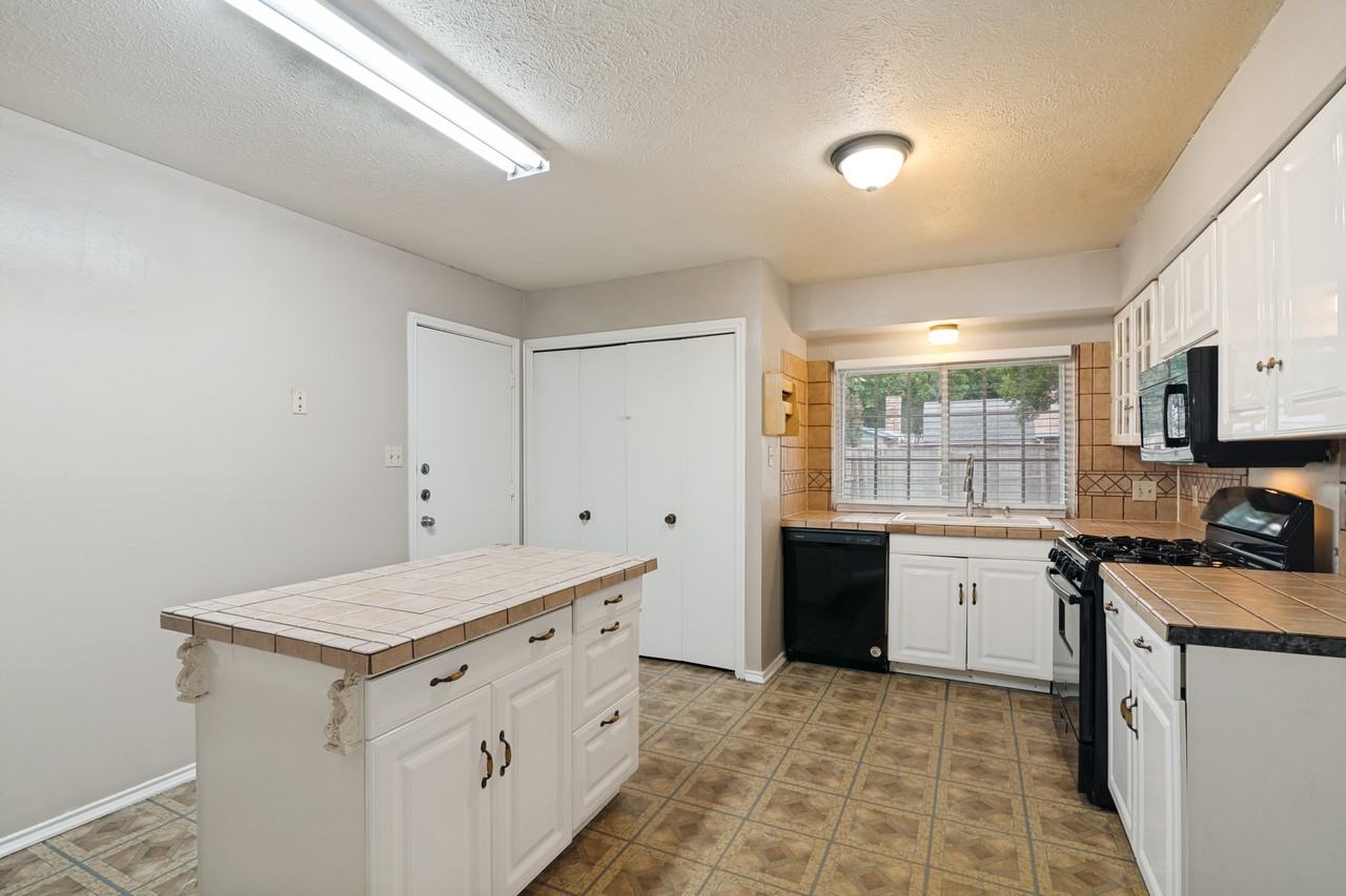 2221 Pueblo Dr - Photo 4 of 12