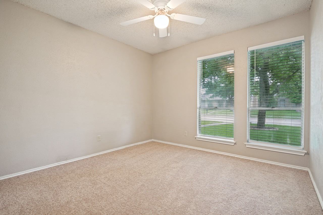 2221 Pueblo Dr - Photo 6 of 12