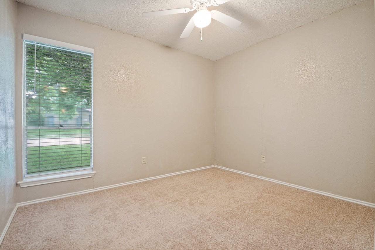 2221 Pueblo Dr - Photo 7 of 12