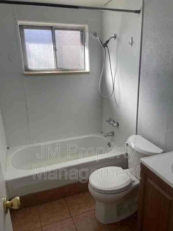 3138 W Dakota Ave - Photo 3 of 6