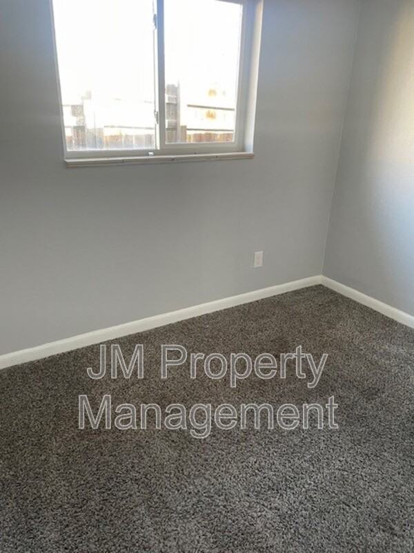 3138 W Dakota Ave - Photo 6 of 6