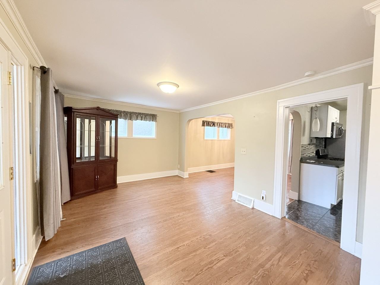 1515 Pelissier St - Photo 5 of 46