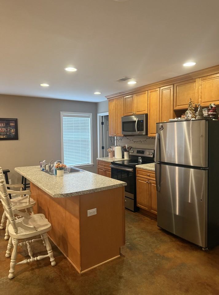 3570 Spottswood Ave - Photo 5 of 11