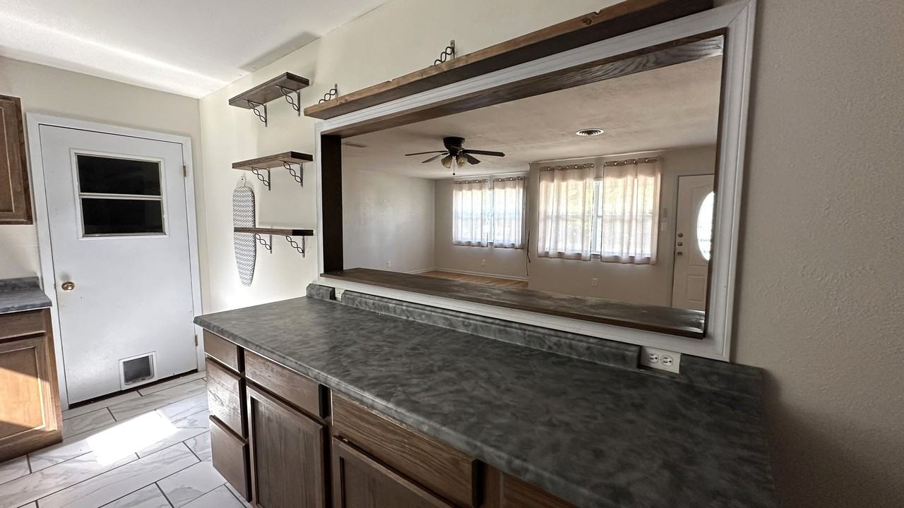 1102 S 27th St - Photo 2 of 12