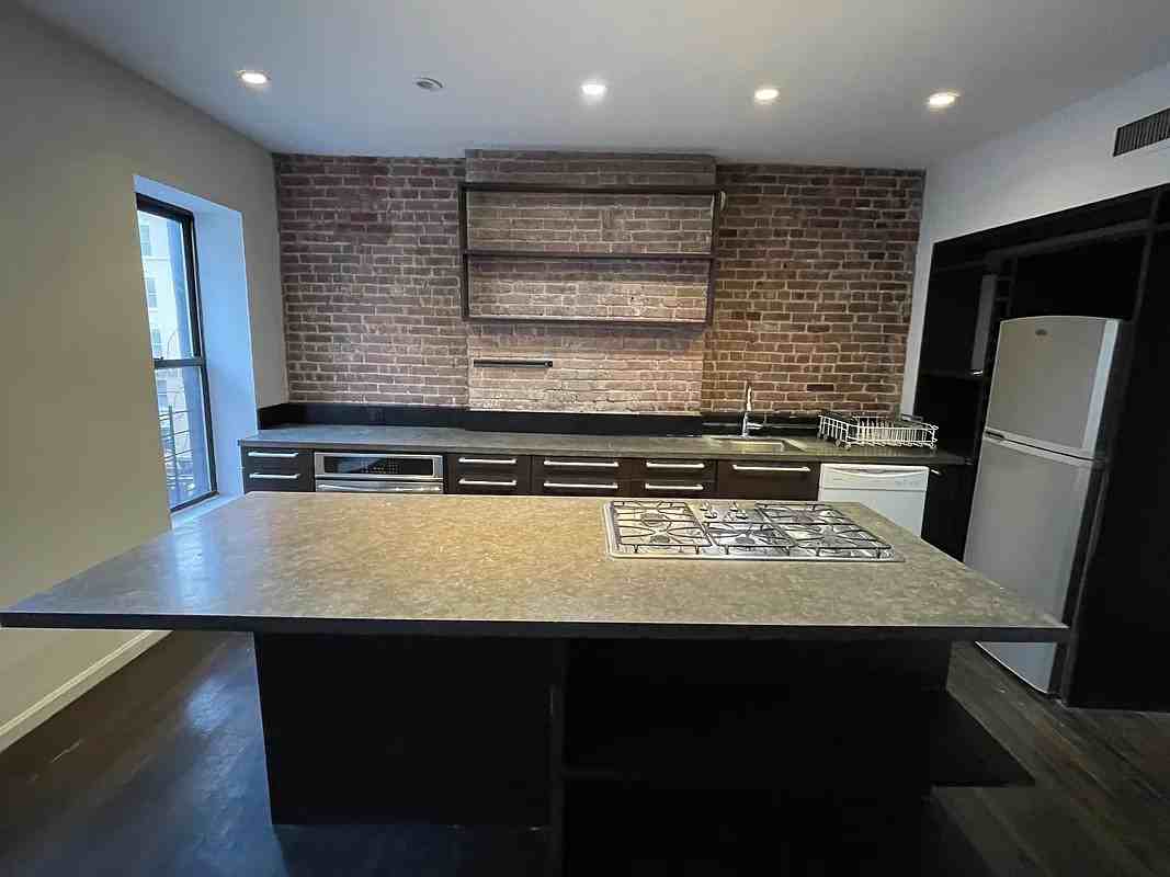 186 Hester St #B2 - Photo 2 of 3
