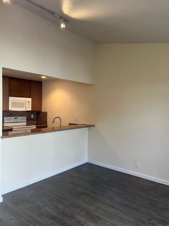 1539 Four Oaks Cir - Photo 3 of 3