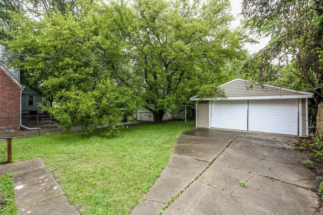 4374 Devonshire Rd - Photo 4 of 16