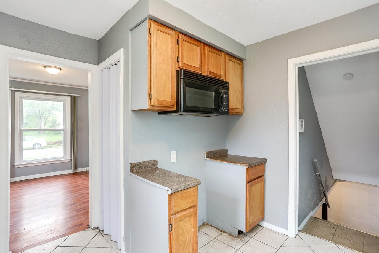 4374 Devonshire Rd - Photo 6 of 16