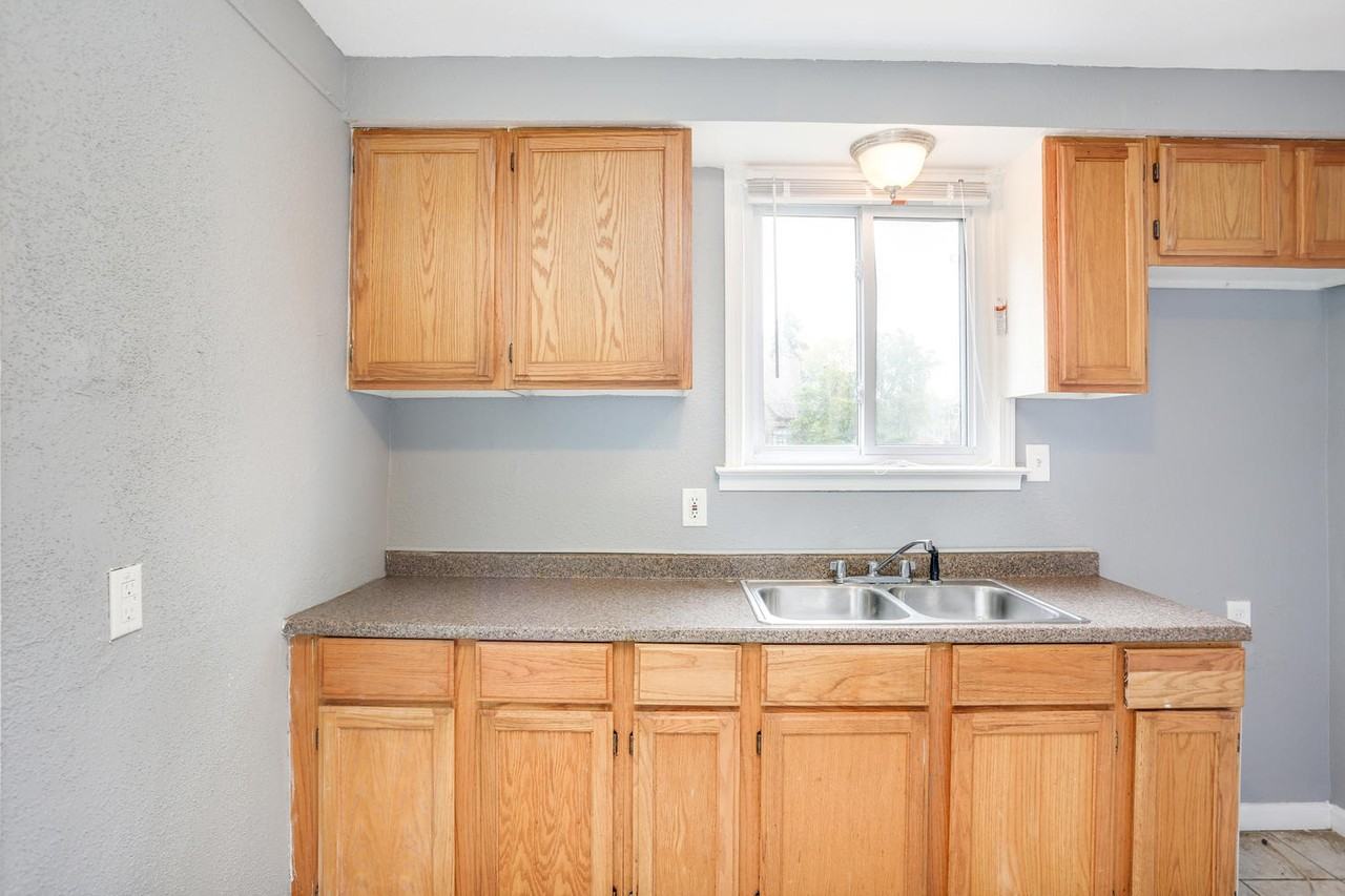 4374 Devonshire Rd - Photo 7 of 16