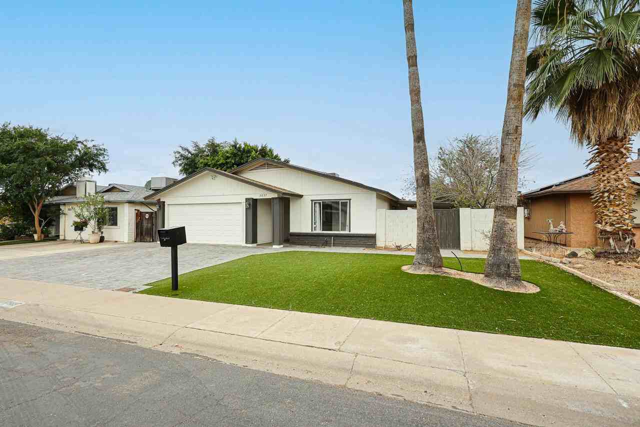 3837 W Acapulco Ln - Photo 4 of 31