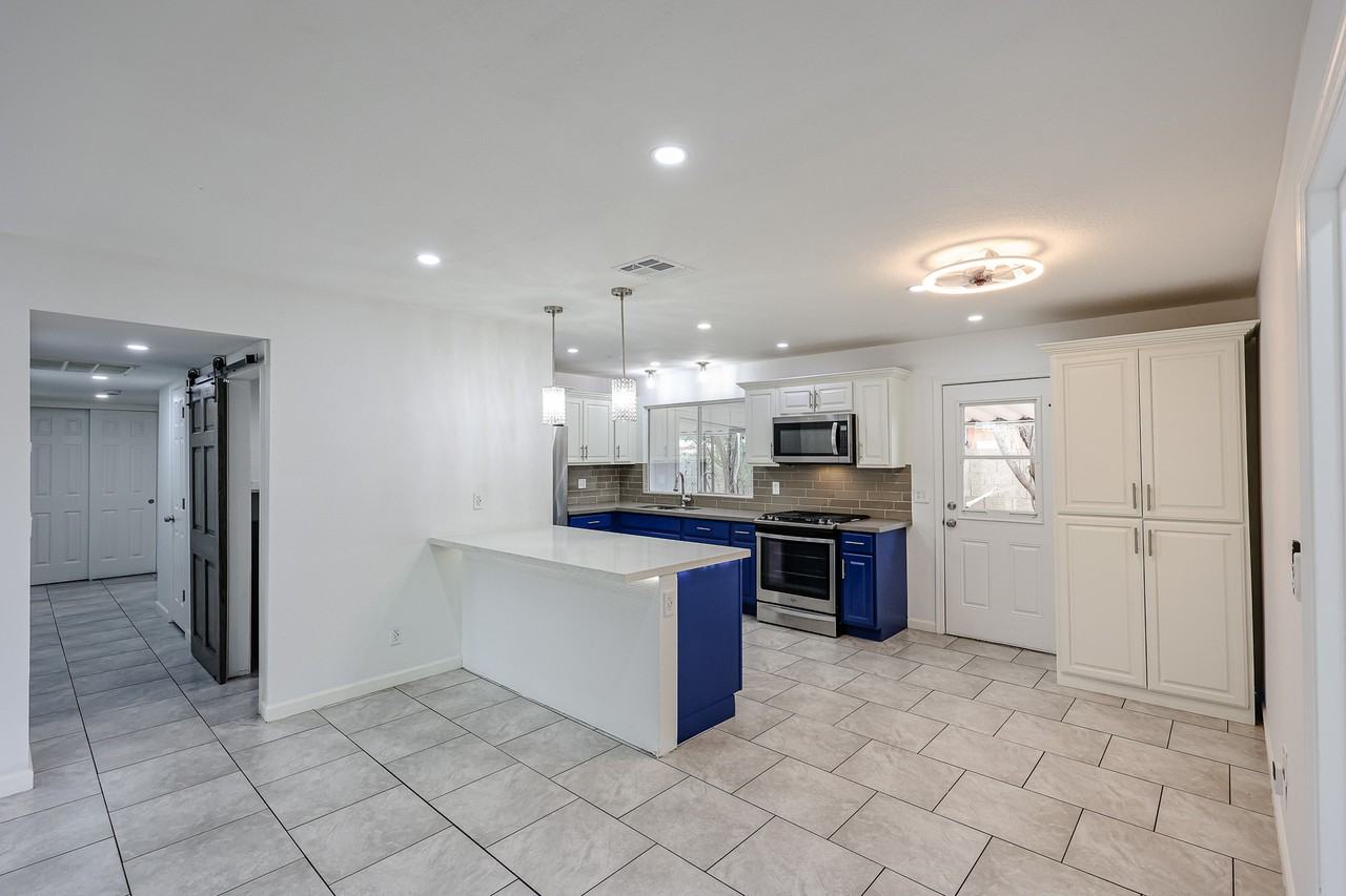 3837 W Acapulco Ln - Photo 6 of 31