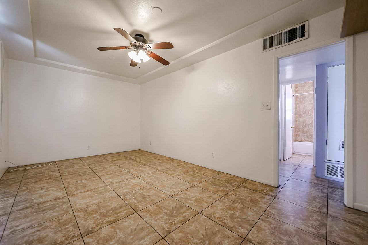 160 S Hibbert #1 - Photo 7 of 21