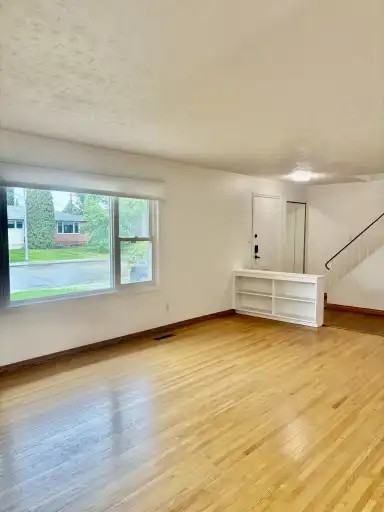 11427 44a Ave Nw - Photo 4 of 14