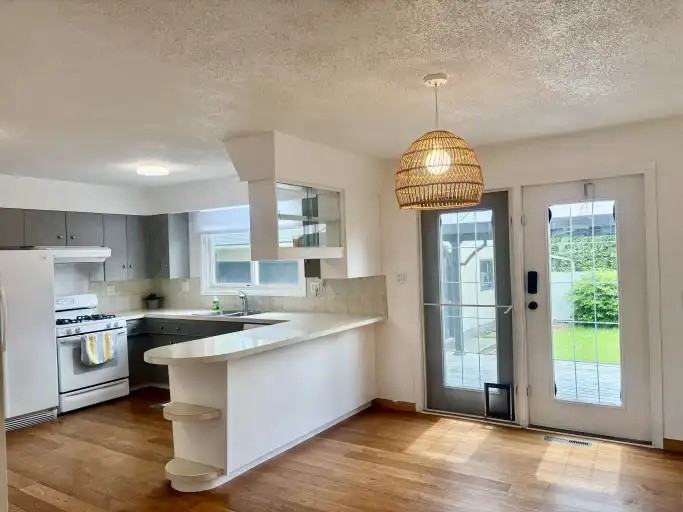 11427 44a Ave Nw - Photo 6 of 14