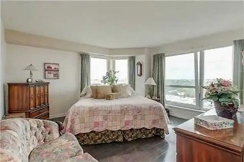 190 Hespeler Rd #906 - Photo 3 of 8
