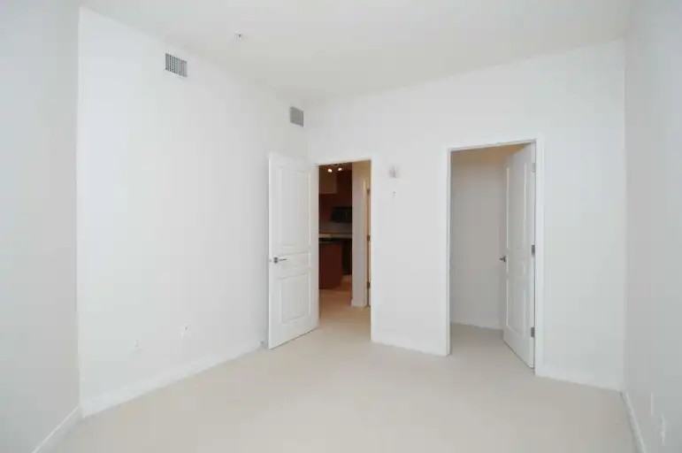 10333 112 St Nw #513 - Photo 4 of 8