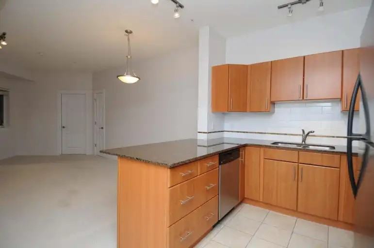 10333 112 St Nw #513 - Photo 7 of 8